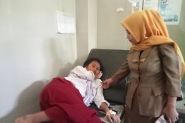 Belasan pelajar SD Negeri di Lombok Tengah diduga keracunan makanan