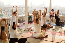 Hilangkan penat, hotel ini ajak masyarakat ikut "Sunset Yoga"