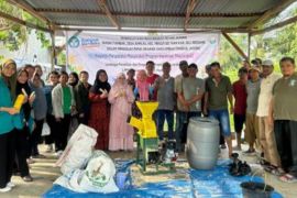 Unimed latih petani buat pupuk organik ramah lingkungan