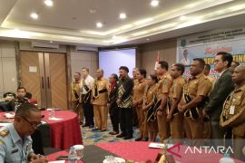 Pemkab Biak Numfor kukuhkan 20 Bapak Asuh Anak Stunting