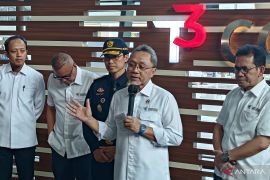 Mendag bolehkan PMI ambil barang kiriman yang tertahan Bea Cukai