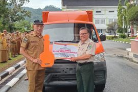 BNPB bantu 2 unit kendaraan dapur umum untuk korban banjir dan tanah longsor Pesisir Selatan
