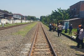 Satu orang tewas setelah sepeda motor terobos palang KA Sembrani di Semarang