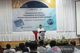Rektor UIN Antasari luncurkan Buku "Pendidikan Era Digital"