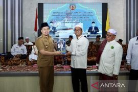 Pemkab HST berangkatkan ratusan jamaah calon haji dengan berbagai fasilitas