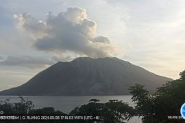 Badan Geologi: Masih ada erupsi kecil Gunung Ruang, Sulut