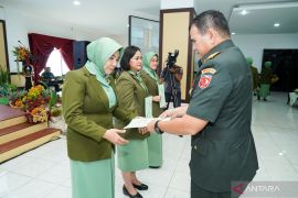 Pangdam XVI/Pattimura minta Persit ikut perkembangan zaman dukung tugas prajurit