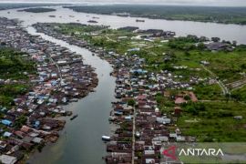 Waspada air pasang di muara Sungai Barito