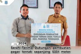 CSR Poso Energy bantu material pembuatan pagar ternak di Desa Tokilo