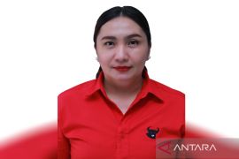 Vina Panduwinata, perempuan pertama resmi daftar Pilkada Palangka Raya