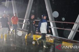 Tiga jembatan gantung di OKU putus diterjang banjir, banyak fasilitas umum rusak