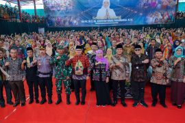 Khofifah: Tolong guru-guru aktif sampaikan pesan perdamaian ke siswa