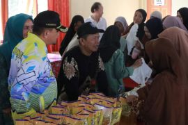 Pasar murah Pemkab HSS tekan inflasi dan kendalikan harga bahan pokok