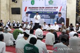 Bupati Edi Damansyah minta petugas haji berikan layanan ekstra