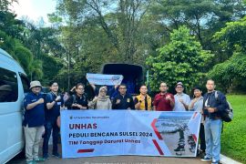 Unhas berangkatkan tim ketiga dan bantuan logistik bagi korban bencana ke Luwu dan Sidrap
