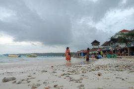 Objek wisata pantai Tanjung Bira ramai dikunjungi saat cuti bersama