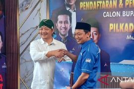 Dua orang ambil formulir calon bupati lewat Demokrat Kediri