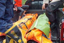 Polisi evakuasi dua pelajar tenggelam di bekas galian pasir