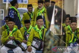 Kedatangan jamaah calon haji di asrama haji embarkasi Kertajati