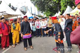 Tradisi palang pintu jadi pembuka Lebaran Tenabang 2024