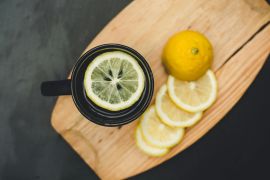 Minum air hangat dengan "infused water" meningkatkan kesehatan usus