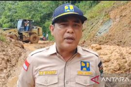 BMCKTR Sumbar kebut pembersihan material longsor di jalur Malalak