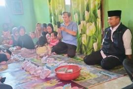 Penjabat Bupati Subang takziah ke rumah korban kecelakaan bus di Ciater