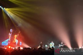 Niall Horan bawakan lagu "Night Changes" dari One Direction