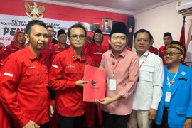 Gus Fawait dan Hendy kembalikan berkas daftar cabup ke PDIP Jember