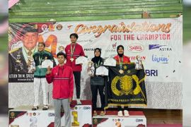 Polwan Polda Babel kembali raih dua medali di ajang kejuaraan Taekwondo Pangkostrad Cup 2024