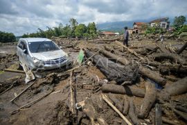 Banjir bandang di Agam Sumatera Barat