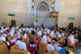 Wali Kota Balikpapan lepas 324 calhaj kloter pertama dari BIC