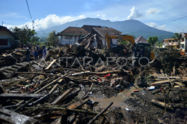 Pencarian korban banjir bandang di Sungai Pua Page 1 Small