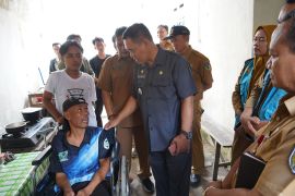Pemkab Kediri bantu remaja SMP rawat orang tua sakit