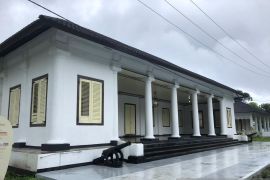 Wisatawan lokal dan mancanegara antusias kunjungi situs bersejarah di Banda Neira Maluku