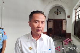 Pj Gubernur Jabar minta sekolah perhatikan usia bus wisata yang digunakan