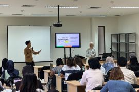 Mahasiswa prodi humas UI belajar pendekatan komunikasi dan bisnis