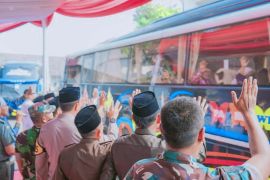 430 jamaah calon haji asal Karawang mulai diberangkatkan ke tanah suci