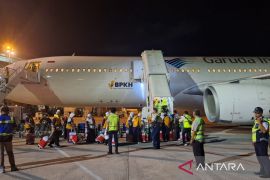 Calhaj kloter pertama diberangkatkan  dari Embarkasi Balikpapan