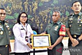 BKKBN beri  penghargaan terbaik pada Babinsa Desa Lermatang Maluku