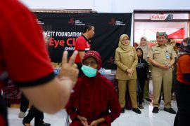 Gratis, 560 warga Banyuwangi ikut operasi katarak