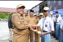 Pemkab Siak berikan layanan perekaman KTP di SMAN 1 Tualang secara gratis