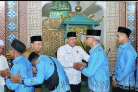 Pemkab Siak Riau lepas 300 calon haji, berangkat ke Batam hari ini