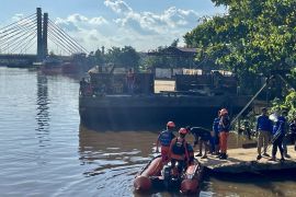 Satu keluarga tenggelam ke bawah kapal tongkang di Barito Kuala Kalsel
