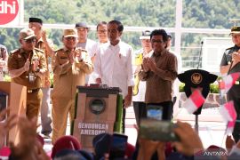 Jokowi resmikan Bendungan Ameroro Page 3 Small