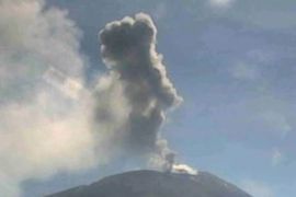 Gunung Ile Lewotolok di Lembata kembali erupsi lontarkan abu setinggi 800 meter