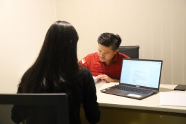 Berpakaian serba hitam artis Sandra Dewi penuhi panggilan Kejagung