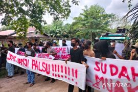 Kurang perhatian dengan tenaga lokal, kelompok pemuda di Meranti unjuk rasa ke PT ITA