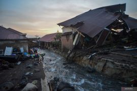 BNPB races to deliver aid as access to Agam disaster zone narrows