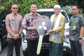 Pemkab HSS bantu mobil operasional organisasi keagamaan dan instansi vertikal